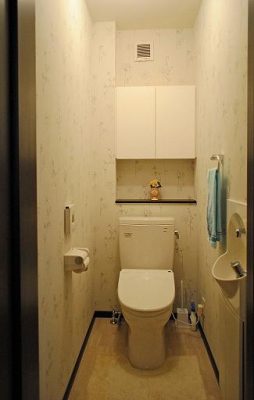 1階のトイレは移設（新設）しました。
家族用にシンプルに。