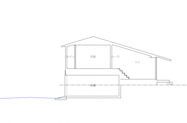 道路から見ると中二階のある建物。LDKは平屋。